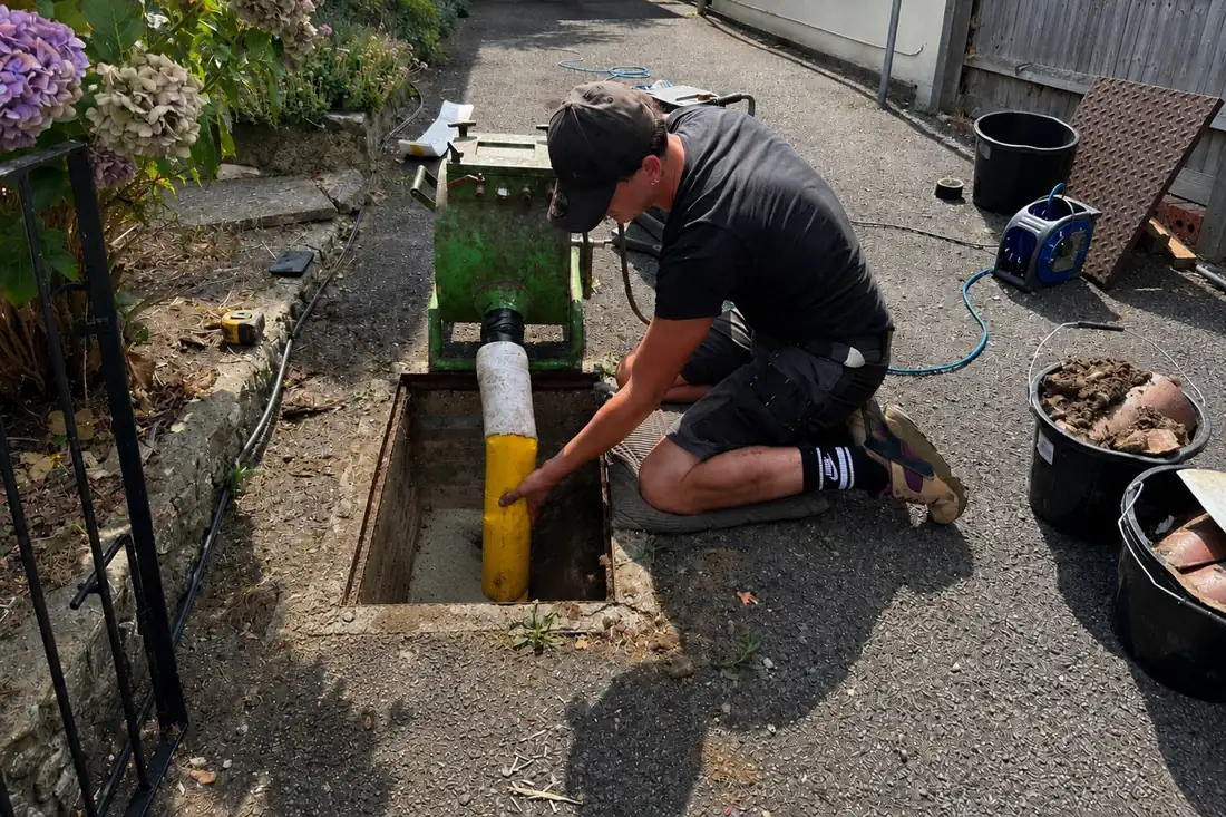 24/7 Emergency Drainage Services Van & Engineer